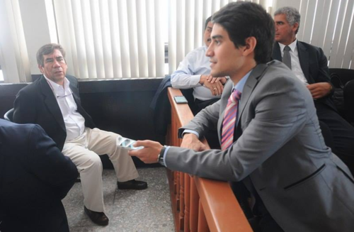 Durante la última audiencia, Arturo Morales solicitó que su padre fuera beneficiado con arresto domiciliario y logró una respuesta positiva. (Foto: Alejandro Balán/Soy502)