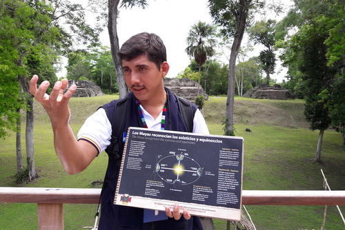 Juan Ariel Pop nació y creció en Uaxactún. Quiere mejorar sus ingresos y los de su comunidad con el turismo. (Foto: Javier Lainfiesta/Soy502)