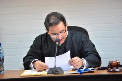 La resolución de embargar las cuentas del expresidente Otto Pérez fue dictada por el juez Marco Antonio Villeda. (Foto: Archivo/Soy502) 