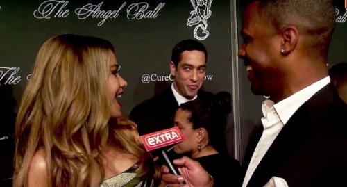 Nick Loeb sorprendió a la estrella de "Modern Family" en la alfombra roja. (Foto: Google).