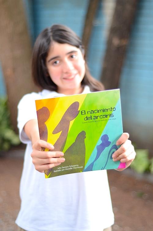 "El nacimiento del arcoíris" está disponible en librerías del país. (Foto: Selene Mejía/ Soy502)