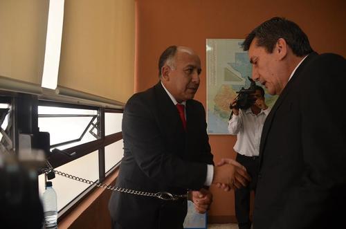 El jefe de bancada Roberto Villate acompañó a Chávez durante su protesta. (Foto: José Castro) 