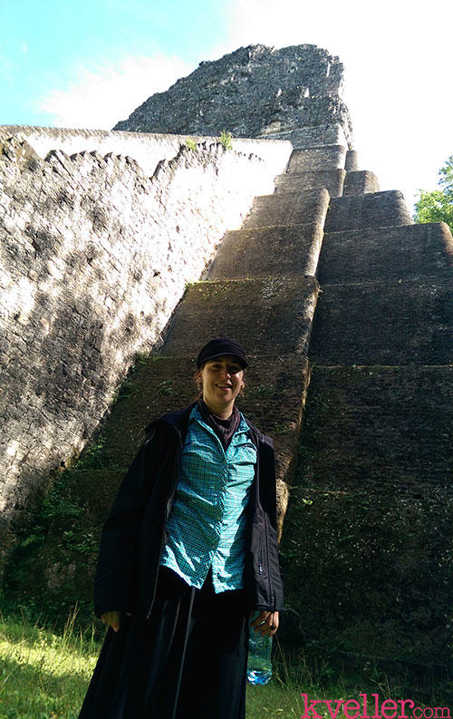 Bialik se impresionó con las estructuras aún en pié que visitó en Tikal.  (Foto: kveller.com)