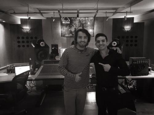 Nico Farías junto a Carlos Escalona Cruz, uno de los productores del nuevo álbum "Marc Anthony for Babies". (Foto: Nico Farías) 