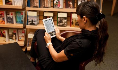 El lector de libros Nook, de B&N también ha sufrido pérdidas ante la popularidad del Kindle de Amazon (Foto: Archivo)