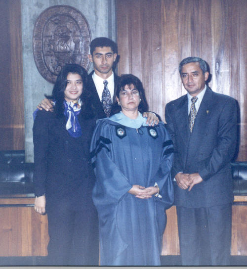 Otto Pérez Molina, con su esposa Rosa Leal, y sus hijos Otto y Lissette. (Foto: Archivo Nuestro Diario)