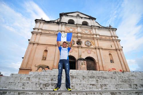 Pacay posó frente a la parroquia de San Juan Chamelco, en Alta Verapaz. (Foto: Byron de la Cruz/Corresponsal de Nuestro Diario)
