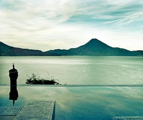 La espectacular vista de Casa Palopó ha sido reconocida mundialmente y esta vez CNN le dedica el primer puesto en un listado de siete lugares con vistas hacia un lago. (Foto: Casa Palopó)