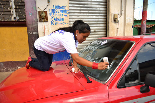 Vecinos de Taxisco prepararon sus carros para apoyar al candidato Jimmy Morales. (Foto: Jesús Alfonso/soy502)