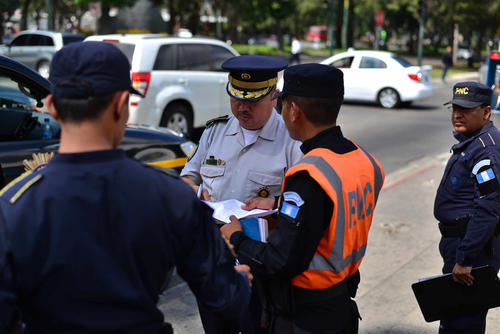 El Departamento de Tránsito de la PNC no ha sido notificado de la posible emisión de placas de papel. (Foto: Archivo/soy502)