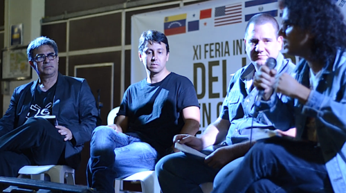 El director de F&G Editores, Raúl Figueroa Sarti, Philippe Hunziner y Fidel Celada, hablaron acerca de "La noche de los espíritus ciegos" junto al autor. (Foto: Selene Mejía/Soy502) 