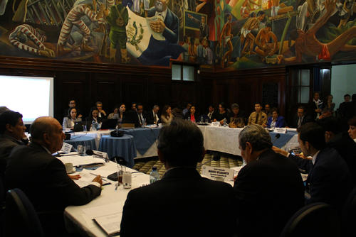 Las comisión de Asuntos Electorales sigue en discusión sobre las reformas a la Ley Electoral. (Foto: Alexis Batres/Soy502)