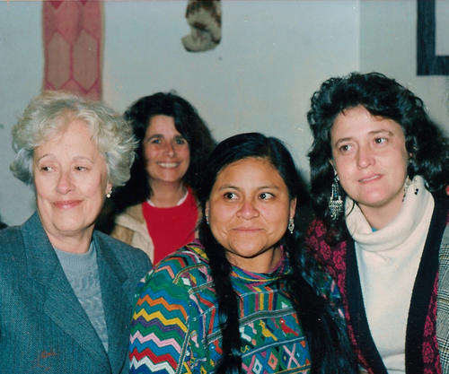 Rigoberta Menchú en su viaje previo a Argentina en la promoción de su candidatura. (Foto: Wikipedia)