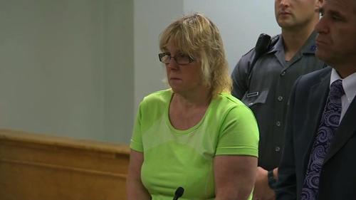 Joyce Mitchell será acusada por la ayuda que dio a los fugitivos. (foto: ktla.com)