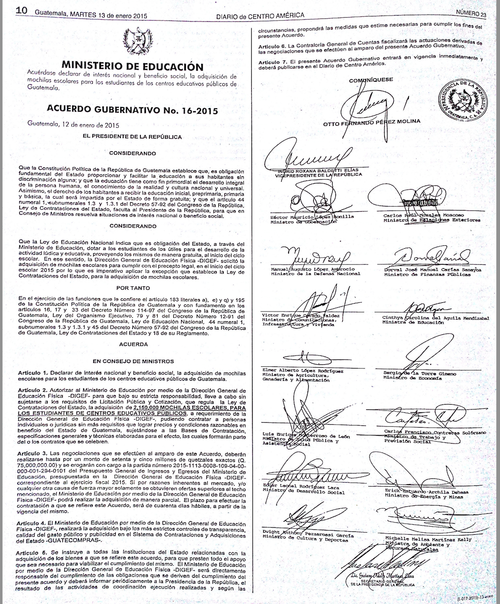 El Acuerdo Gubernativo 16-2005 permite la compra de 2 millones 150 mil mochilas sin licitar. (Foto:Soy502)