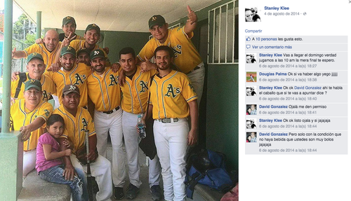 Stanley, con el equipo de softbol. También jugaba con el equipo Huracanes de la Liga Mayor de béisbol. (Foto: Facebook) 