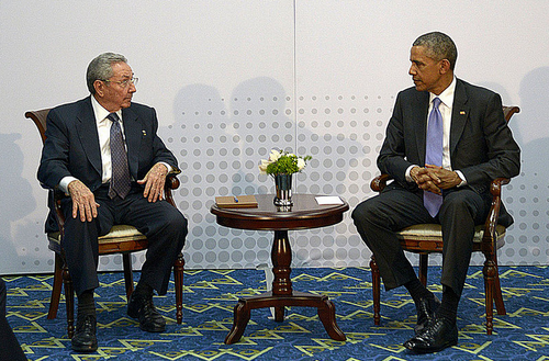 Los mandatarios de Estados Unidos y Cuba sostuvieron un encuentro en la VII Cumbre de las Américas que se desarrolló en Panamá. (Foto: Cumbre de las Américas) 