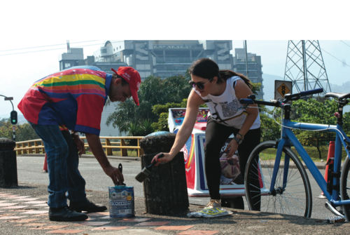 En Medellín, Colombia, la población participa de forma activa en el mantenimiento de las ciclovías.  (Foto: BID) 