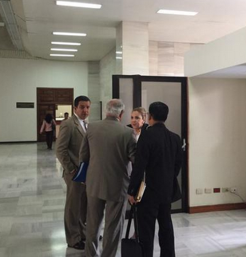 El día de la captura de su hijo, el 20 de mayo de 2015, Blanca Stalling llegó a la CSJ. (Foto: Archivo/Soy502) 