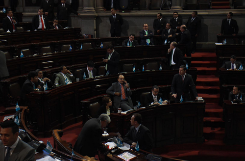 Los diputados alargaron la discusión por distintos temas hasta que la aprobación de la reforma a la Ley de Contrataciones del Estado quedó relegada. (Foto: Alejandro Balán/Soy502)