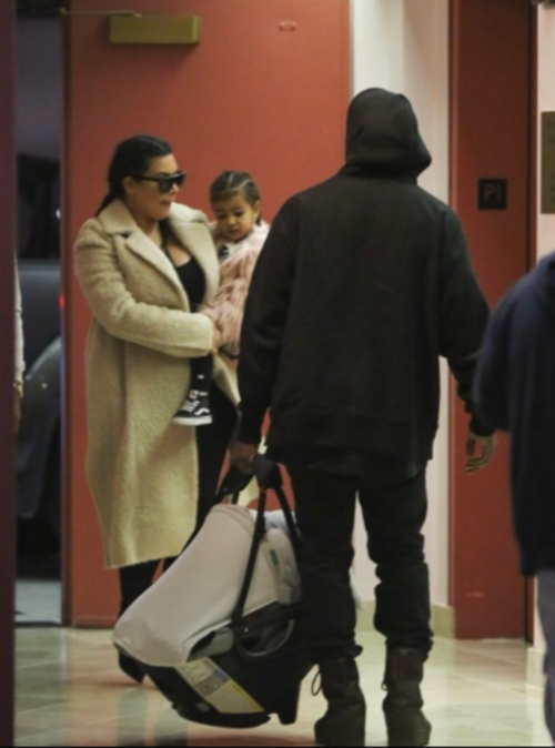 Kim fue vista paseando con toda su familia, incluyendo a su hija mayor North, su esposo Kanye y el pequeño Saint en Los Angeles para una revisión con el médico.