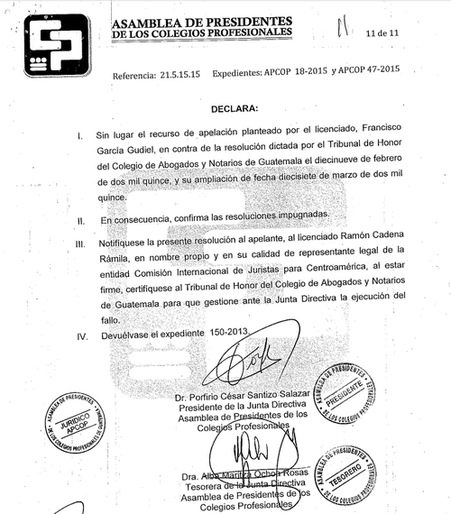 Vista de la resolución de la asamblea de presidentes del Colegio de Profesionales que confirmó la amonestación contra el abogado Francisco García Gudiel. 