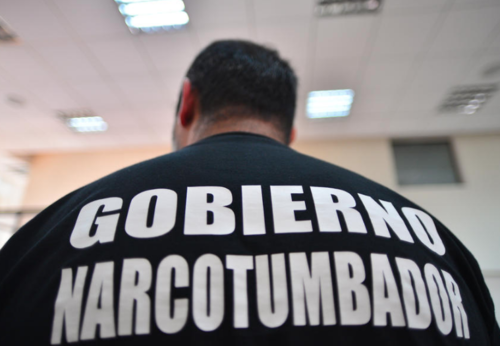 Durante una de las audiencias por el caso de falsificación, Lima vistió con una playera en la que se calificó como un preso político. (Foto: Archivo/Soy502)