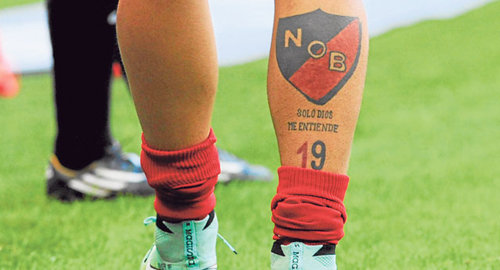 La pierna de Éver Banega, jugador del Inter de Milán y compañero de la selección de Messi. Otro fiel a Newell's Old Boys. (Foto: Olé)