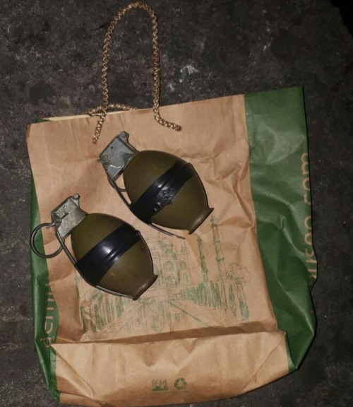 Estas son las granadas que le incautaron a la mujer. (Foto: PNC) 