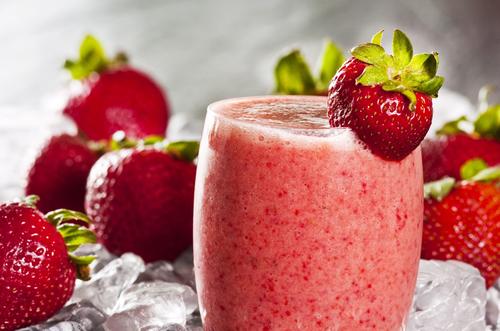 La avena puede ser incorporada en otro tipo de recetas, como licuados de fruta. (Foto Salud180)