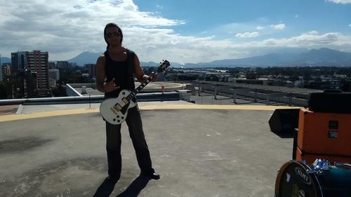 Rodrigo Rosales en el detrás de cámara de su nuevo clip. (Foto: Soapbox oficial) 