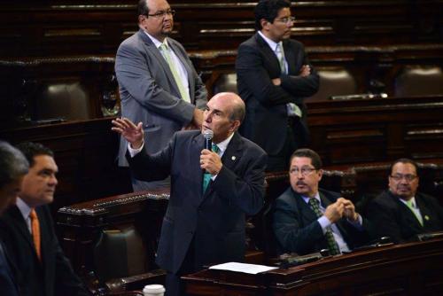 Mario Taracena, de la UNE, criticó fuertemente la ausencia del presidente del Congreso y a la bancada Lider. (Foto: Wilder López/Soy502)