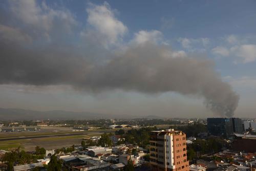 Vista panorámica del incendio en La Termina, zona 4. (Foto: Jesús Alfonso/Soy502)