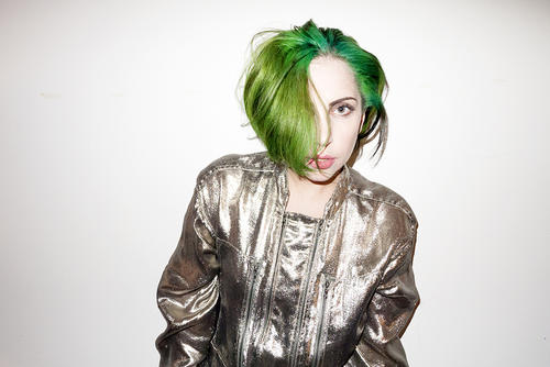 La cantante Lady Gaga sorprendió hace varias semanas con el pelo pintado de color verde.