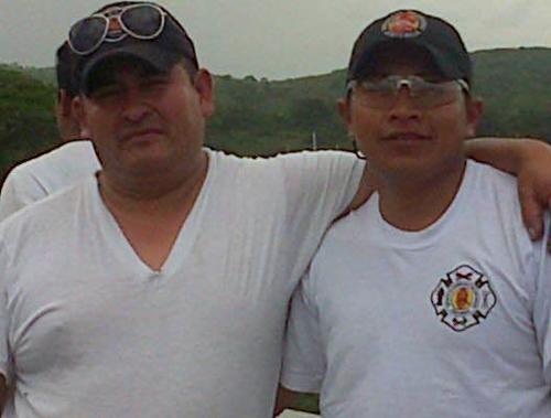 Rolando Caal (d) y Henry Hernández (i) fueron los afectados en el accidente en el que el segundo perdió la pierna derecha. Caal ya se encuentra en su casa, mientras que Hernández debe recuperarse y espera la donación de una prótesis. (Foto: Bomberos Voluntarios de San Lucas) 