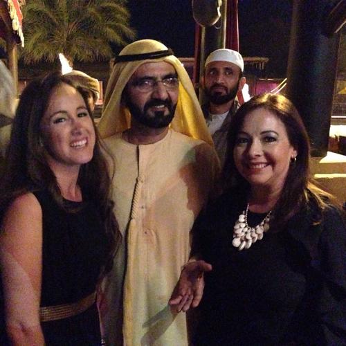 Laura Paiz, a la izquierda, trabaja en las caballerizas del rey de Dubái, Mohamed bin Rashid Al Maktum. (Foto: Laura Paiz)