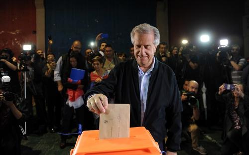 Tabaré Vásquez, líder del partido de centro izquierda, señaló que aún no canta victoria pese a convertirse en el virtual sucesor de Mujica. (Foto: AFP)