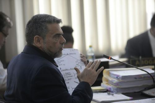 Barquín utilizó documentos y leyes para argumentar su inocencia ante la Jueza de Mayor Riesgo. (Foto: Wilder López/Soy502)