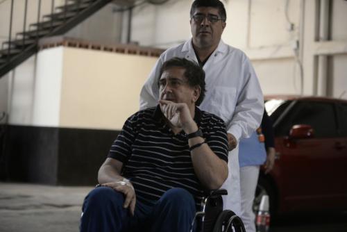 Gustavo Alejos se ha presentado en silla de ruedas a las últimas audiencias en tribunales. (Foto: Wilder López/Soy502) 