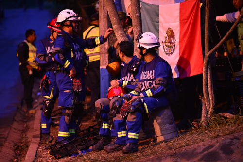 El equipo de rescatistas enviados por el gobierno de México ya trabajó todo este día. (Foto: Alejandro Balán/Soy502)