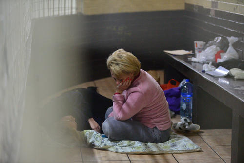 Un juez ordenó que las dos mujeres fueran trasladas a un centro asistencial psiquiátrico, sin embargo no se ha efectuado ante la falta de combustible en las unidades del Sistema Penitenciario, según lo denunció el abogado defensor de los rusos. 