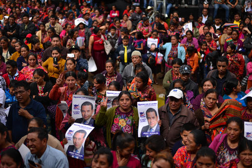 Cientos de mujeres llegaron a escuchar a Jimmy Morales en Chichicastenango. (Foto: Wilder López/Soy502)