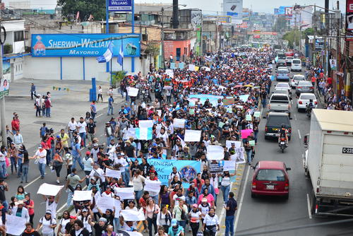 El diputado afirmó que los manifestantes llegaron en vehículos y motocicletas a la concentración del 16 de mayo en la Plaza de la Constitución. (Foto: Fredy Hernández/Soy502)