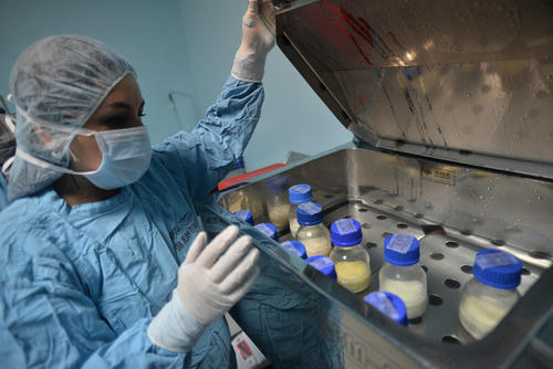 Para descongelar la leche se debe utilizar el método de baño maría para que no pierda los nutrientes. (Foto: Wilder López/Soy502)