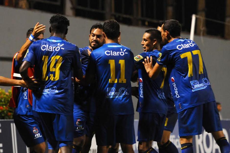 Carlos "el Pescado" Ruiz marcó su primer gol en la Liga de Campeones de Concacaf. (Foto: Orlando Chile/Nuestro Diario)