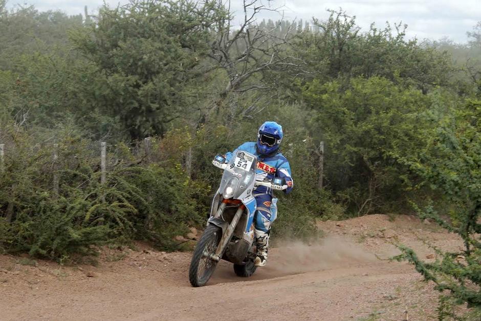 El piloto guatemalteco Francisco Arredondo en plena acción en el Rally Dakar 2015. (Foto: Francisco Arredondo)