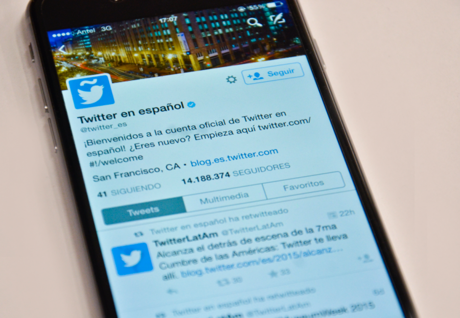 &nbsp;Twitter&nbsp;anunció que está probando con algunos usuarios el ordenar el despliegue de los tuits por su relevancia y no por el momento en el que son publicados.&nbsp;(Foto: cromo.com.uy)
