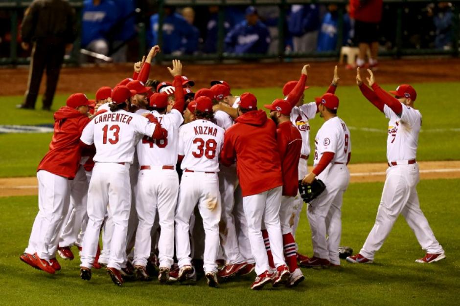 Los Cardenales de San Luis festejan la vitoria. (Dilip Vishwanat/AFP)