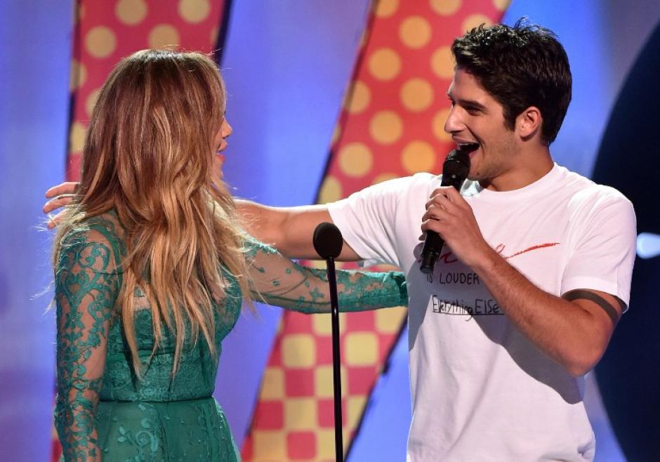 La estrella de 45 años se reunió con el co anfitrión de los Teen Choice Awards 2014. (Foto: AFP)