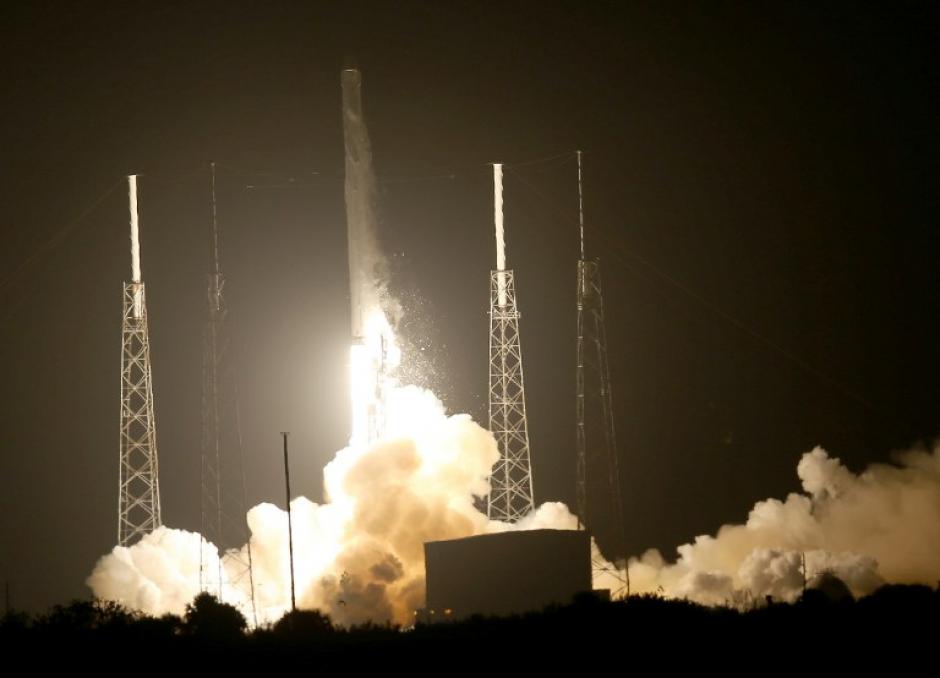 El lanzamiento y la puesta en órbita de la cápsula Dragon se produjo según lo previsto y sin incidentes. (Foto: AFP)
